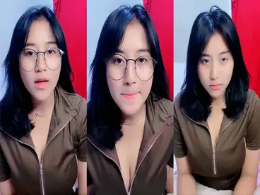Bokep Indo Cantik Kacamata Imut Live poster