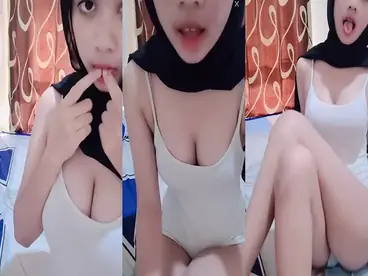 Bokep Jilbab Seksi IG Live Pamer Body poster
