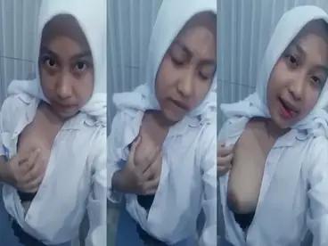 Jilbab ABG Pamer Memek Basah Buat Guru Penjas poster