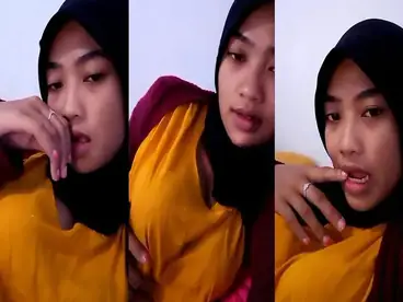 Tiktok Live Abg Jilbab Toket Gede Pamer Brutal Sampe Basah Banjir poster